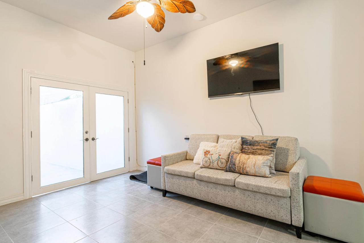 2 Br/ 1 Ba Home, Sleeps 10, 1 Min Walk To Rosarito Beach Exterior foto